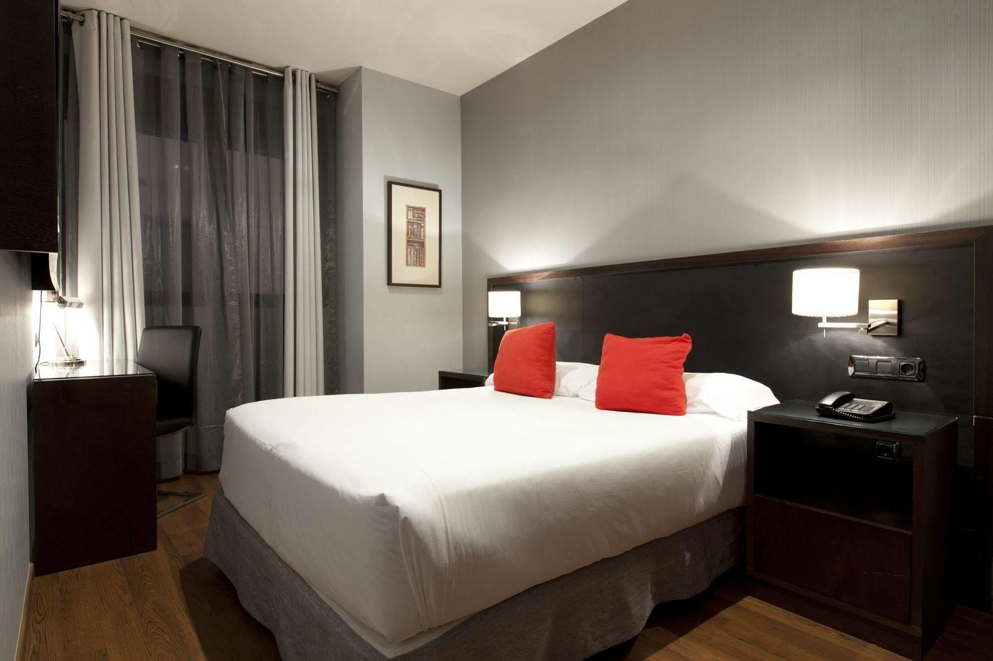 Suites Center Barcelona Eksteriør billede